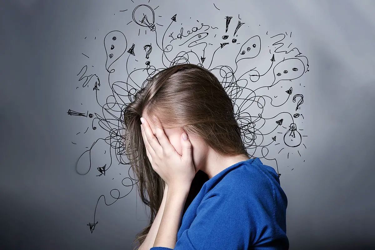 چگونه ذهن شلوغ را آرام کنیم؟ راهنمای کامل مدیریت افکار در زندگی مدرن